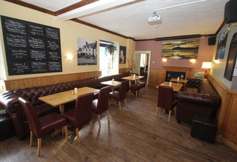 Lion Hotel & Studio Apartments