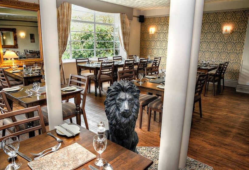 Lion Hotel & Studio Apartments