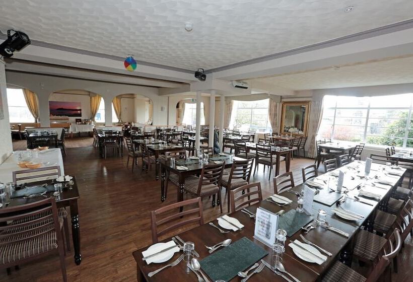 Lion Hotel & Studio Apartments