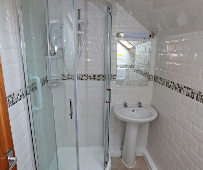 Lion Hotel & Studio Apartments