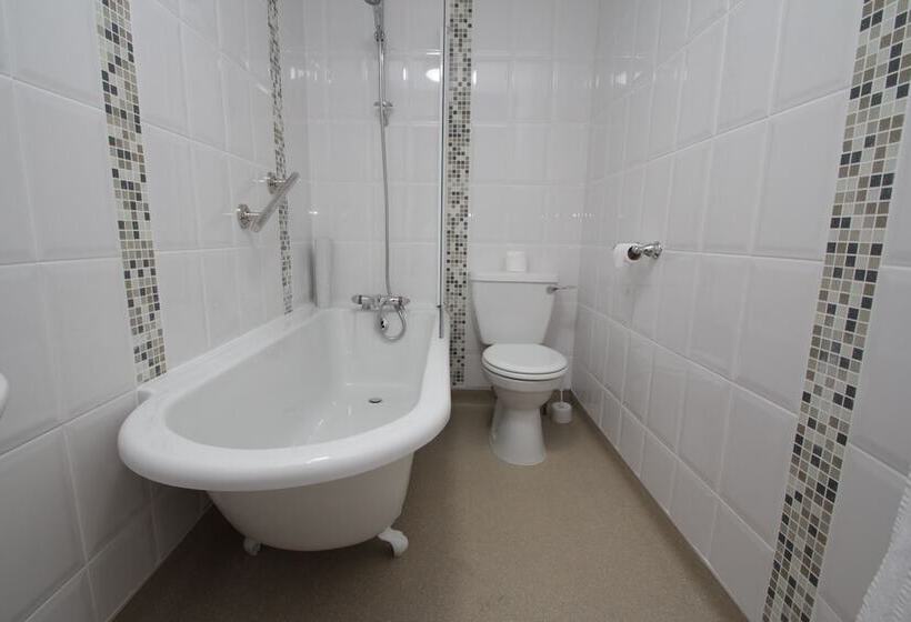 Lion Hotel & Studio Apartments