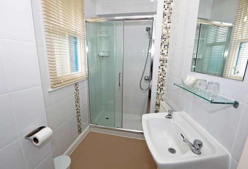 Lion Hotel & Studio Apartments