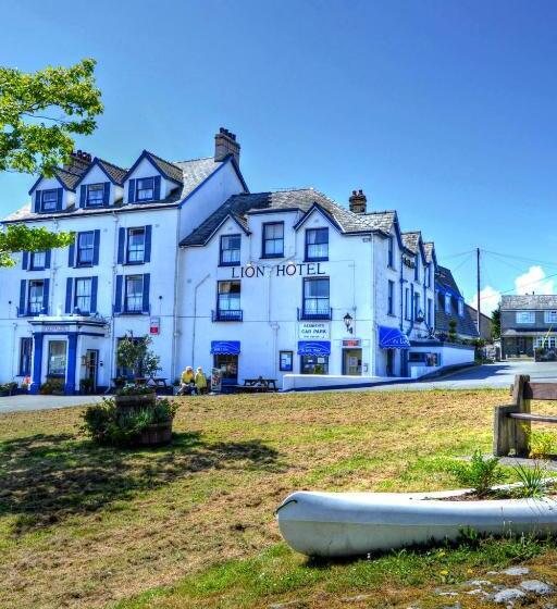 Lion Hotel & Studio Apartments