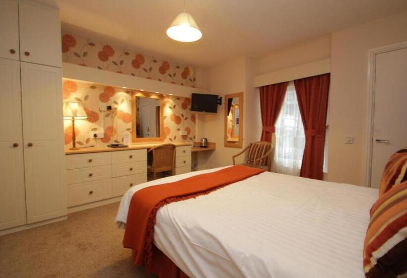 Lion Hotel & Studio Apartments