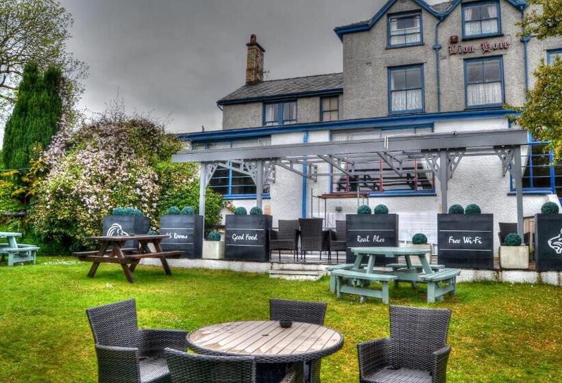 Lion Hotel & Studio Apartments