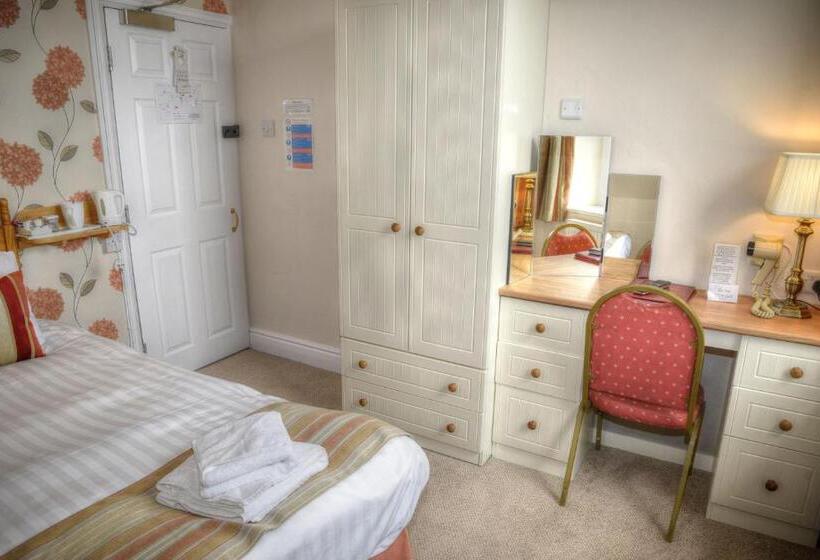 Lion Hotel & Studio Apartments