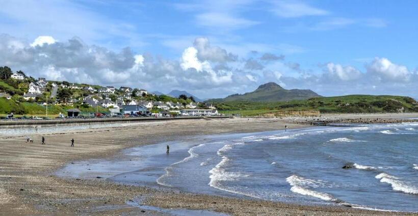 Lion Hotel & Studio Apartments