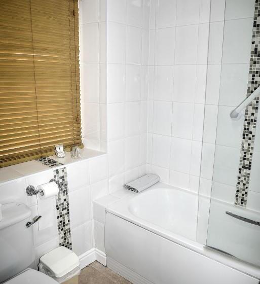 Lion Hotel & Studio Apartments