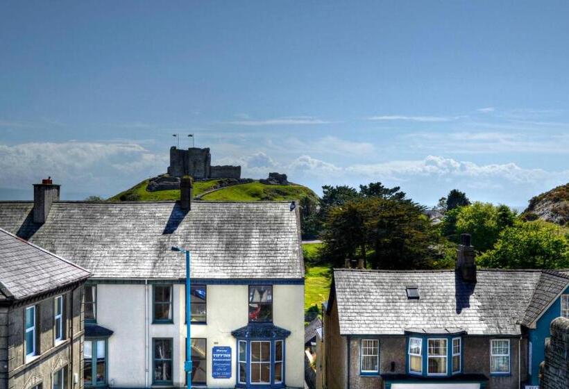 Lion Hotel & Studio Apartments