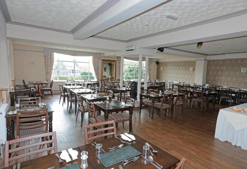 Lion Hotel & Studio Apartments