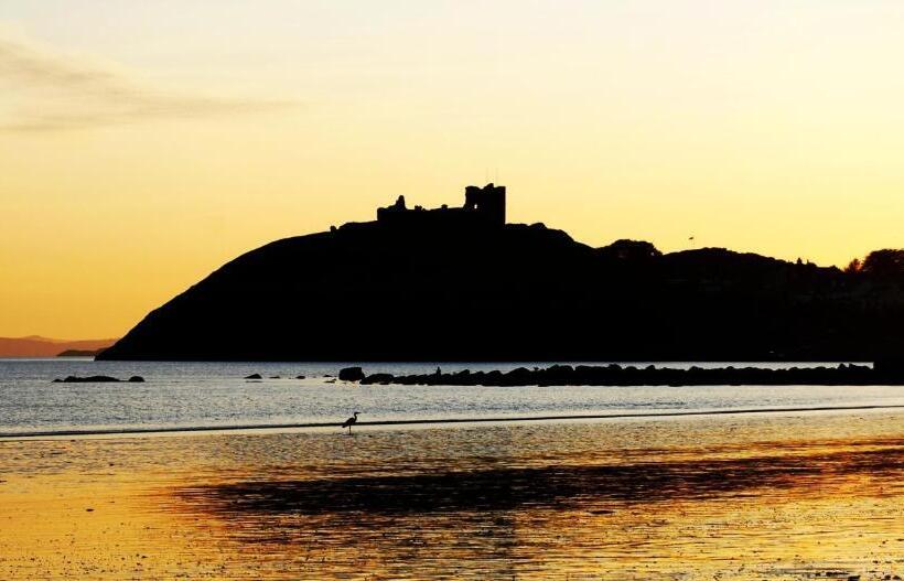 Lion Hotel & Studio Apartments