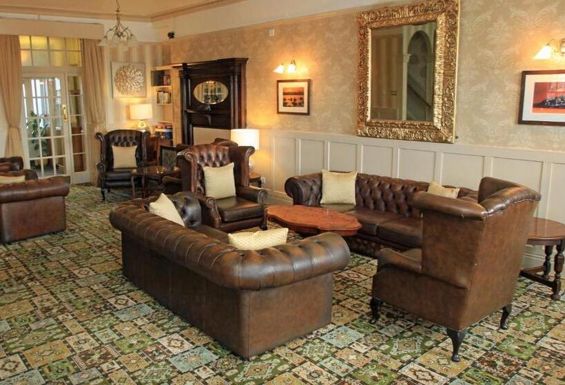 Lion Hotel & Studio Apartments