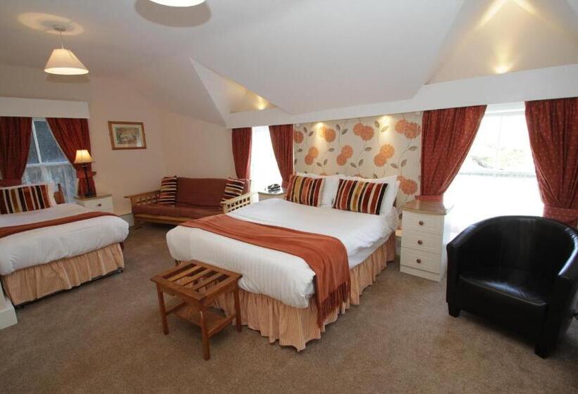 Lion Hotel & Studio Apartments