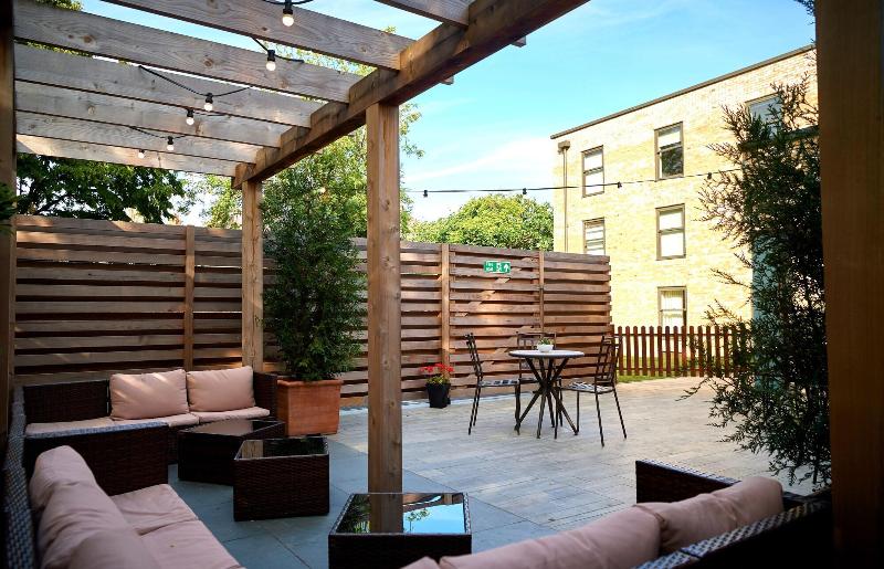 The Lodge Hotel   Putney