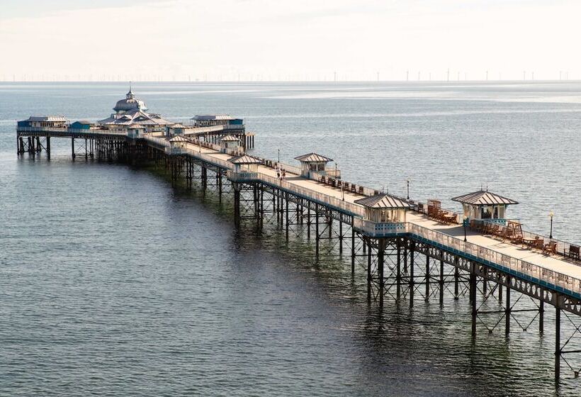 Отель The Marine