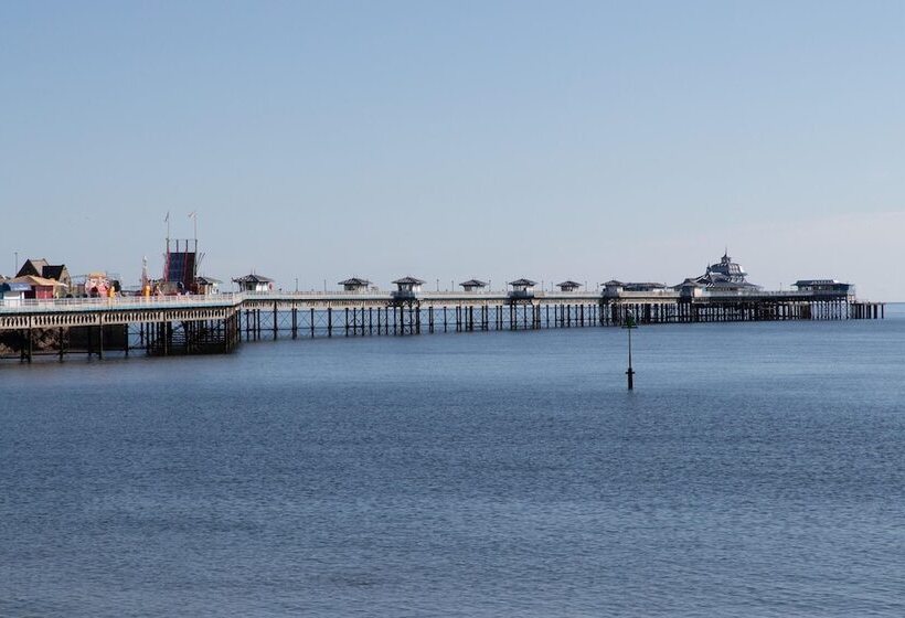 Отель The Marine