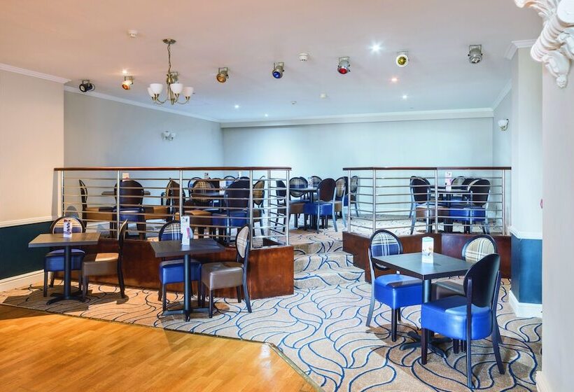 Отель The Marine