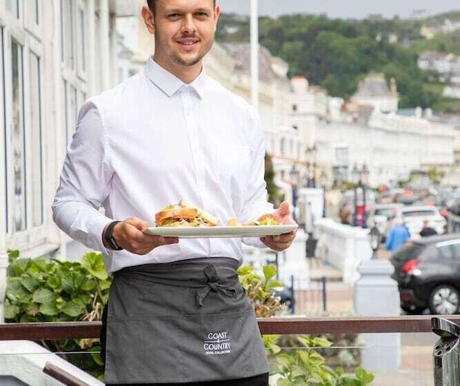 Отель The Marine