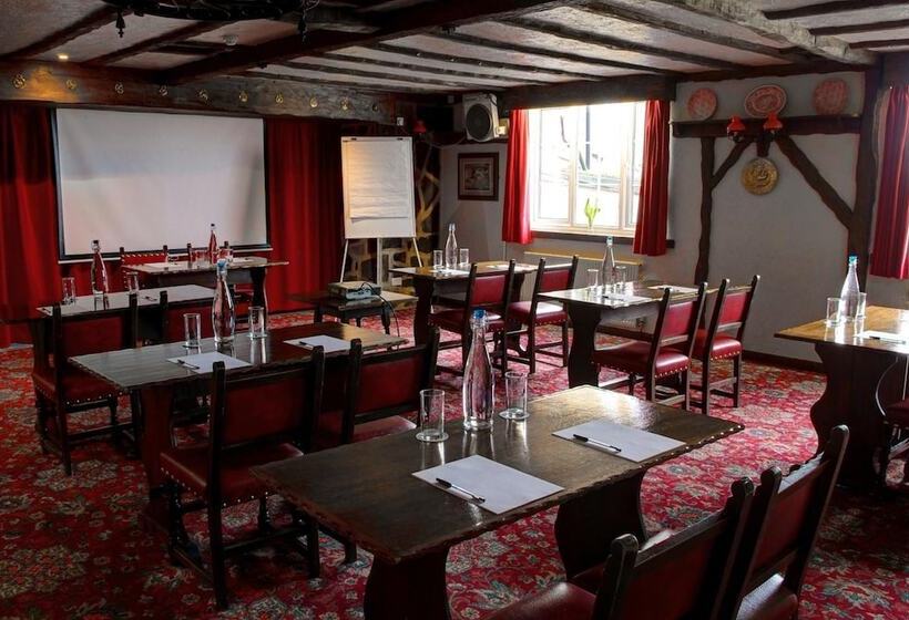 Отель The Old White Lion