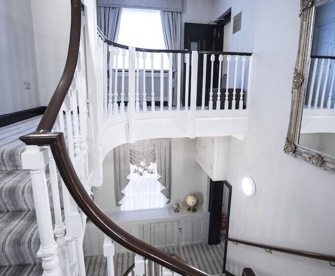 ホテル The Pied Bull