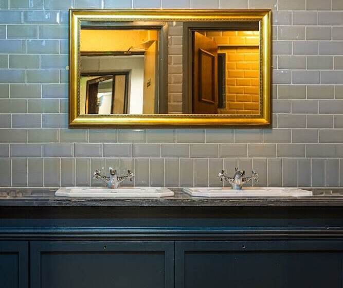 ホテル The Pied Bull