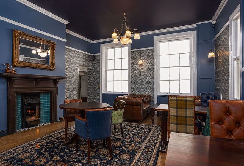 ホテル The Pied Bull