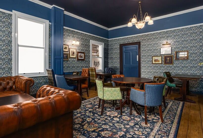 ホテル The Pied Bull