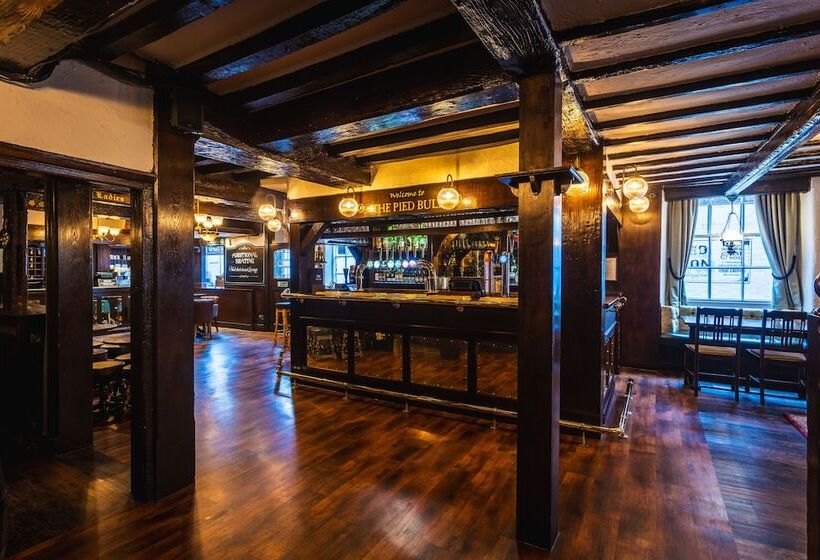 ホテル The Pied Bull