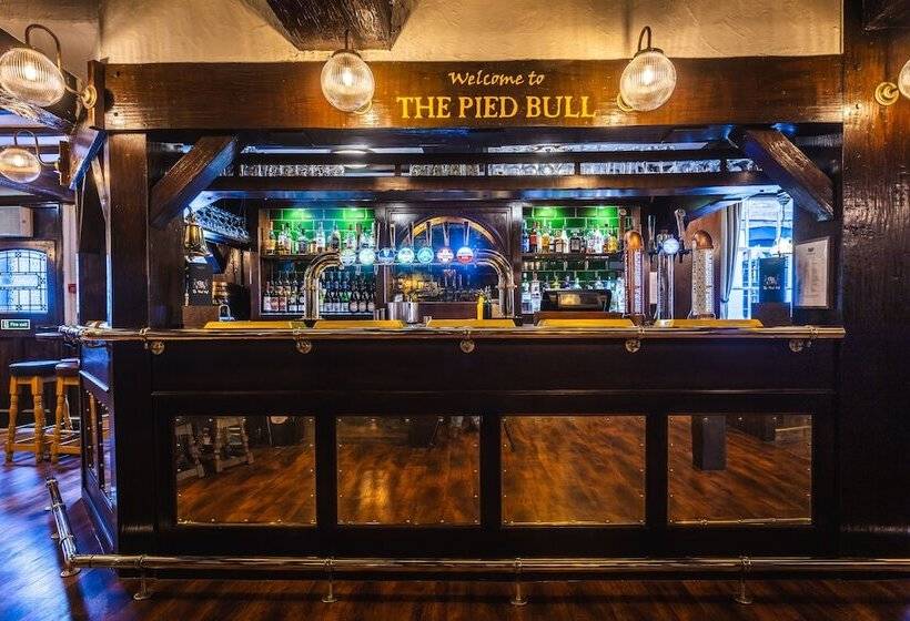 ホテル The Pied Bull