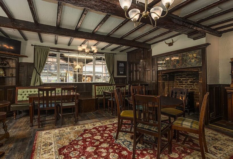 ホテル The Pied Bull