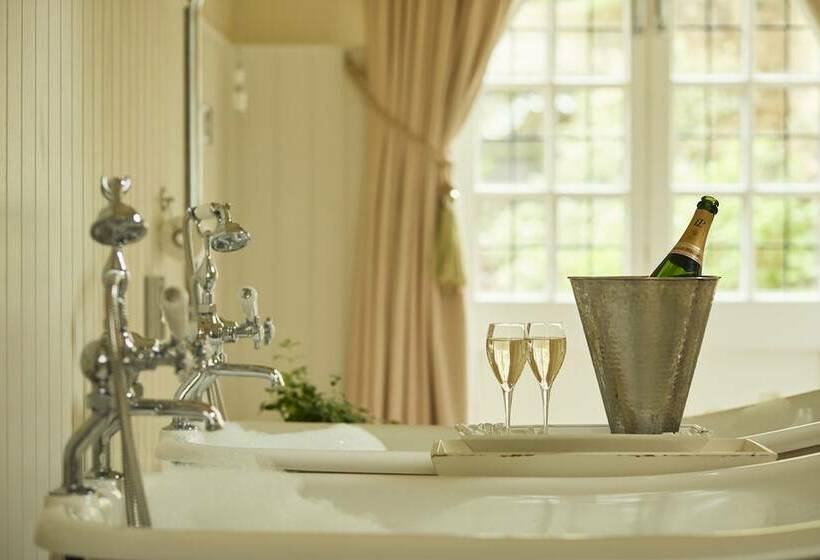 Отель The Slaughters Manor House