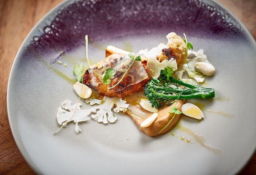 Отель The Slaughters Manor House