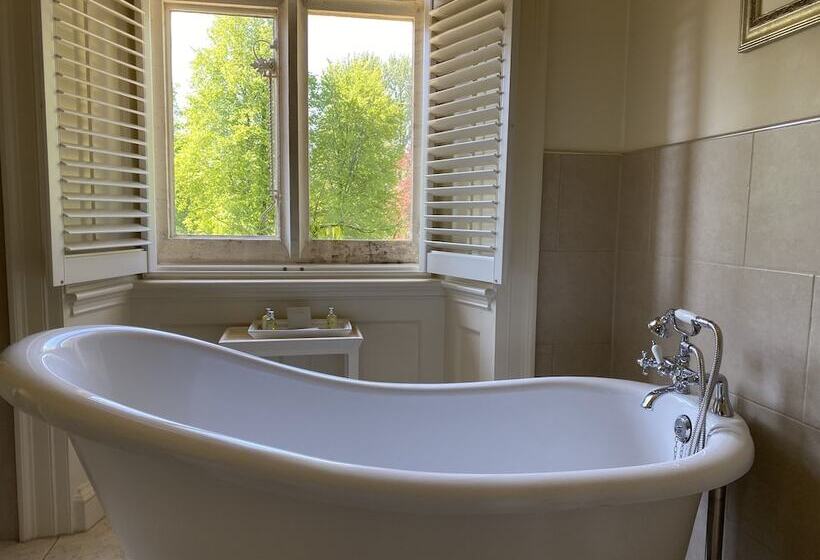 Отель The Slaughters Manor House