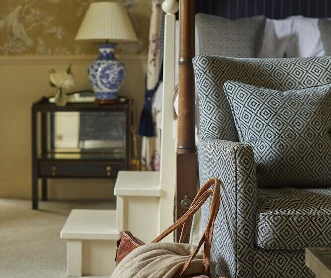 Отель The Slaughters Manor House