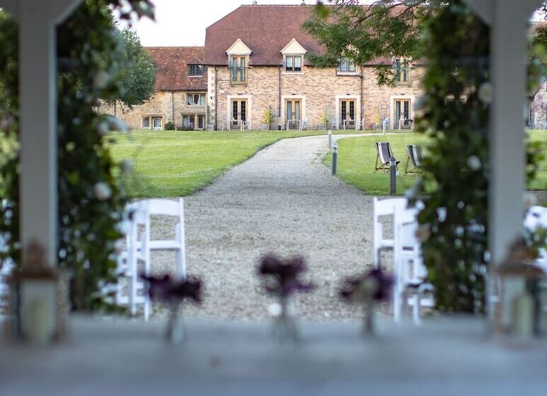 Отель Voco Oxford Thames, An Ihg