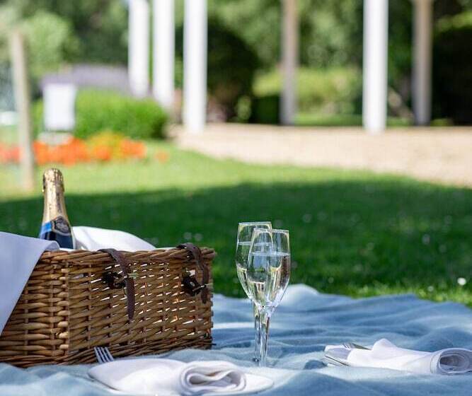 Отель Voco Oxford Thames, An Ihg