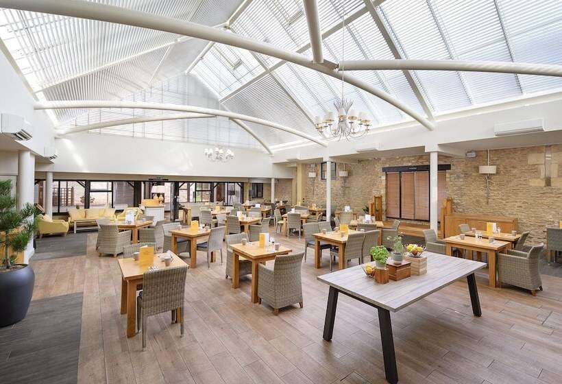 Отель Voco Oxford Thames, An Ihg