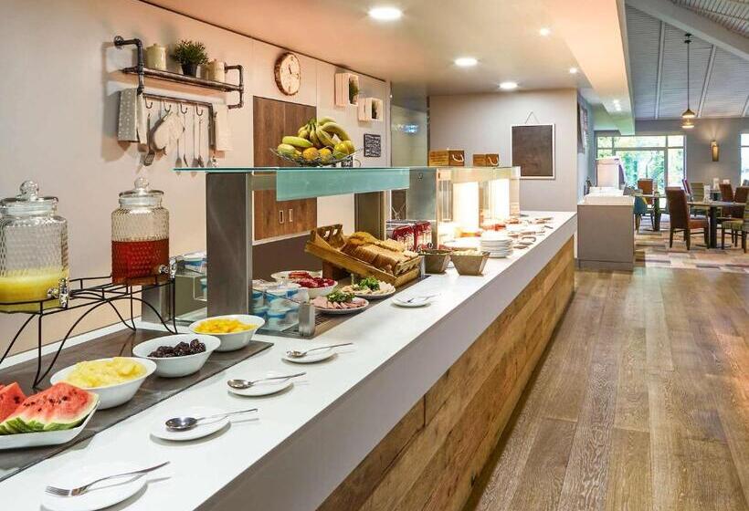 Novotel Manchester West