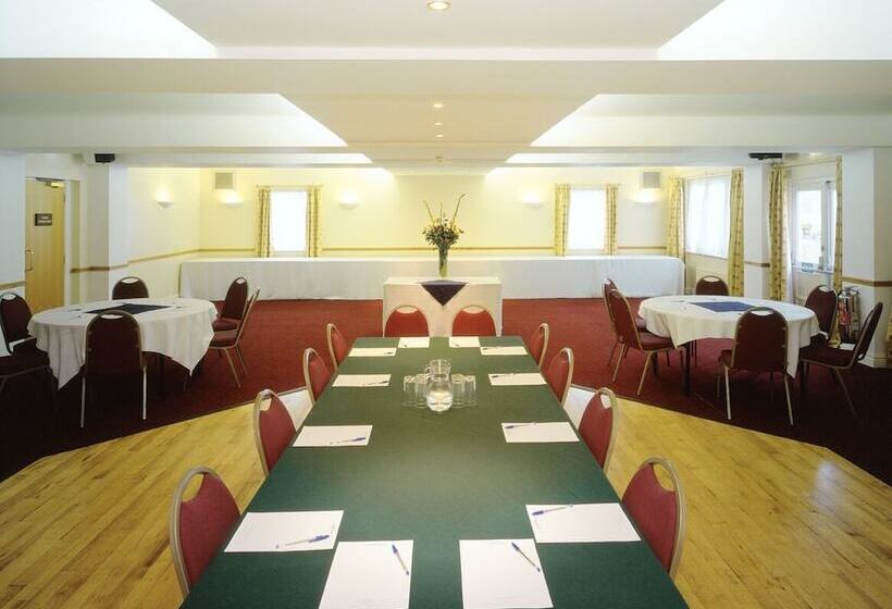 Whoop Hall Hotel And Leisure