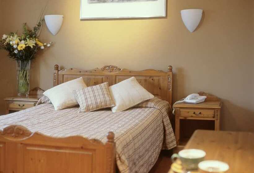 Whoop Hall Hotel And Leisure