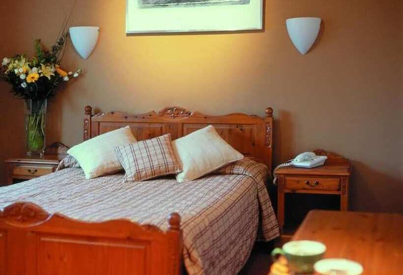 Whoop Hall Hotel And Leisure