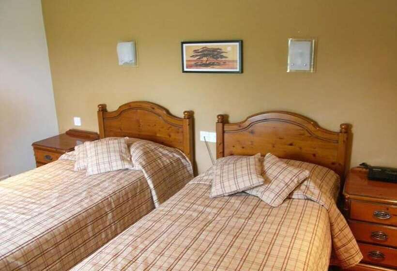 Whoop Hall Hotel And Leisure