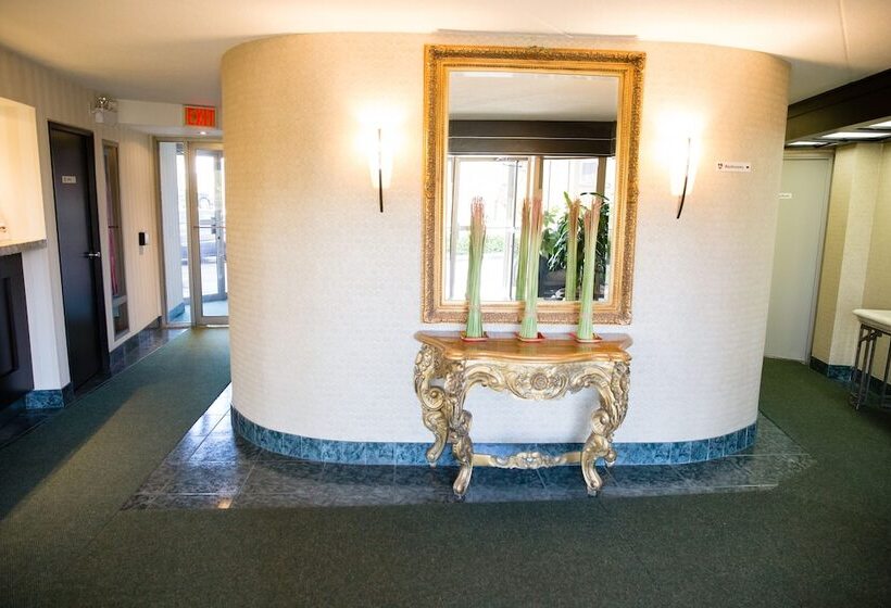 Отель Admiral Inn Hamilton