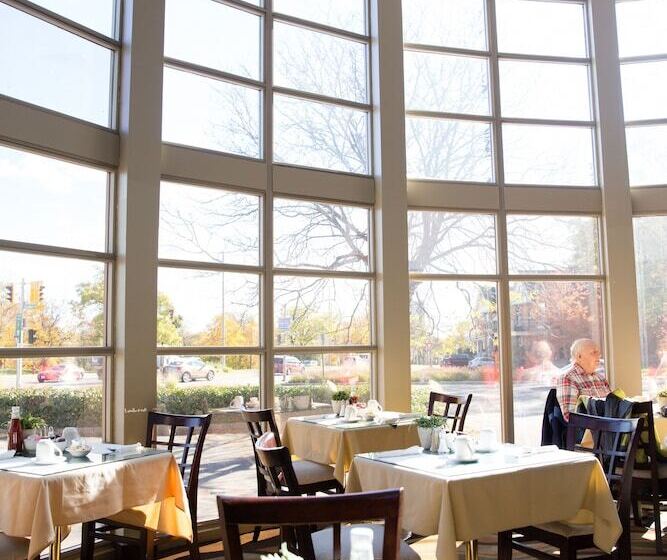 Отель Admiral Inn Hamilton