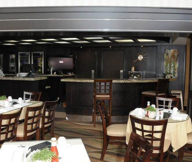 Отель Admiral Inn Hamilton