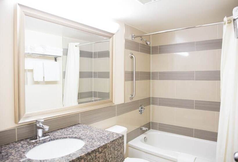 Отель Admiral Inn Hamilton