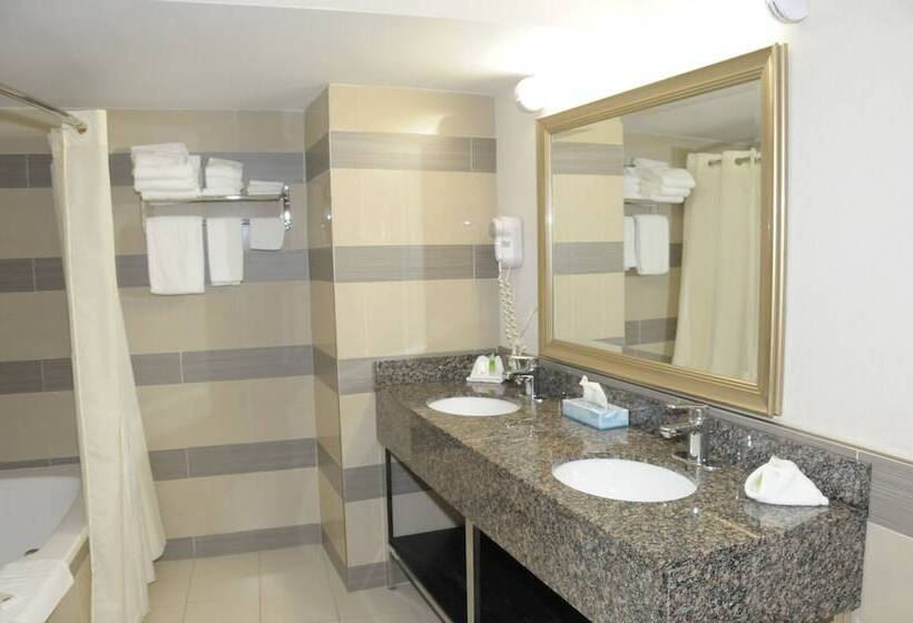 Отель Admiral Inn Hamilton