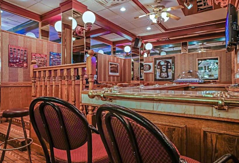 Отель Athabasca