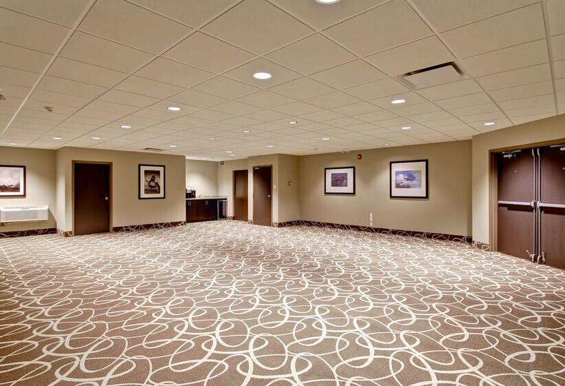 فندق Best Western London Airport Inn & Suites