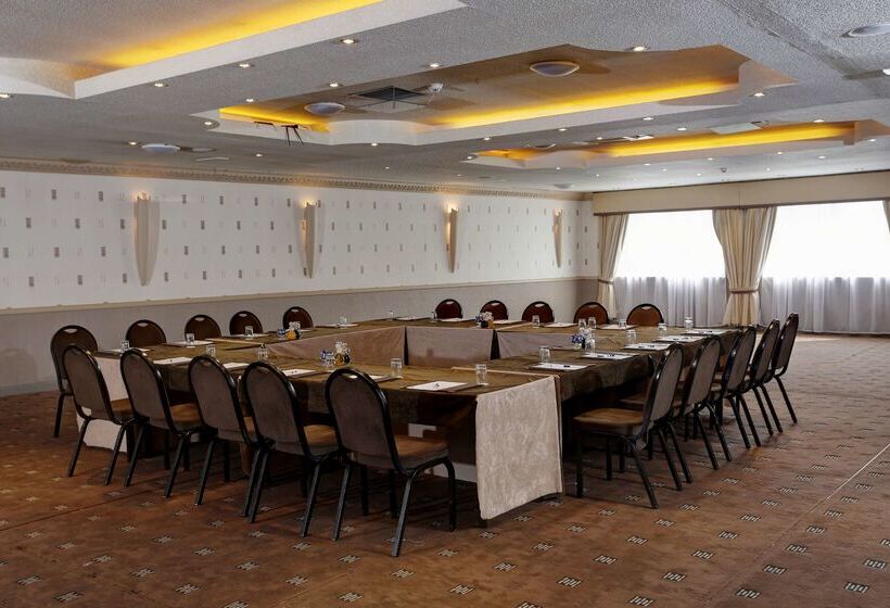 בית מלון כפרי Best Western Queens